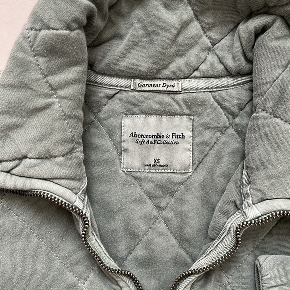 Abercrombie Soft Garment Dyed Sage Green Quilted Cropped Zip Neck Sweatshirt - Picture 7 of 10